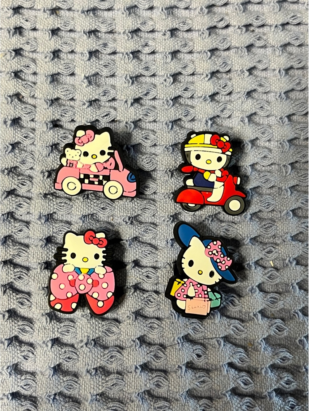 Hello Kitty Crocs Jibblez set